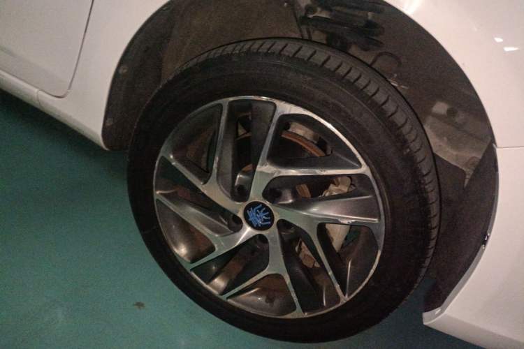 Used BYD Qin New Energy 2018 Qin EV450 Smart Connect Prestige Model Right Front Wheel Hub