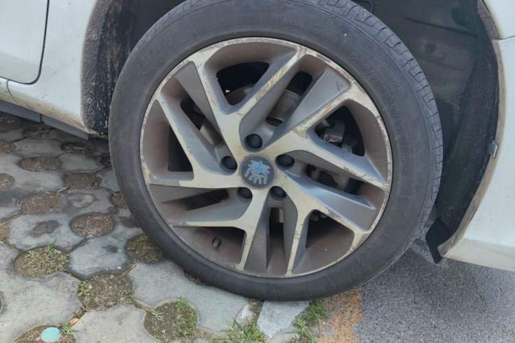 Used BYD Qin New Energy 2018 Qin EV450 Smart Connect Prestige Model Right Front Wheel Hub