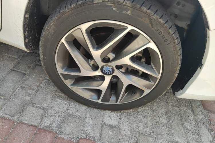 Used BYD Qin New Energy 2018 Qin EV450 Smart Connect Prestige Model Right Front Wheel Hub
