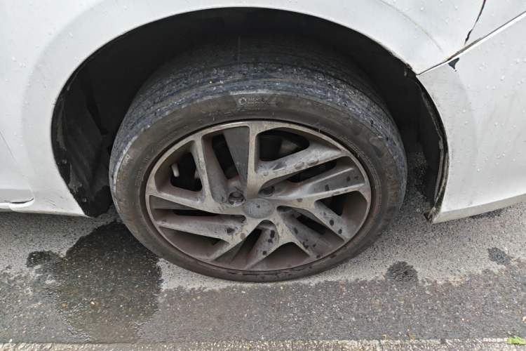 Used BYD Qin New Energy 2018 Qin EV450 Smart Connect Prestige Model Right Front Wheel Hub