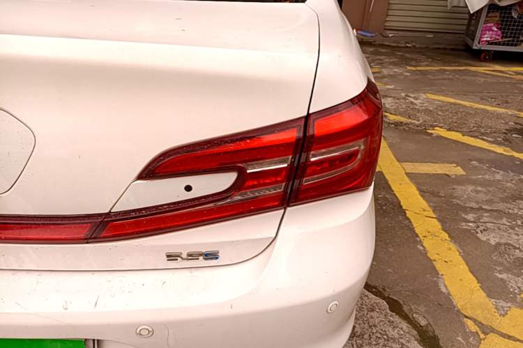 Used BYD Qin New Energy 2018 1.5T Smart Connect Premium Model Right Rear Taillight