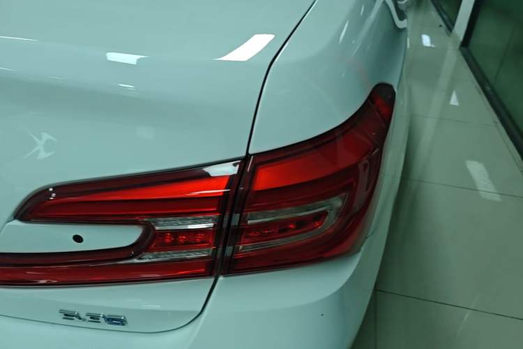 Used BYD Qin New Energy 2018 1.5T Smart Connect Premium Model Right Rear Taillight