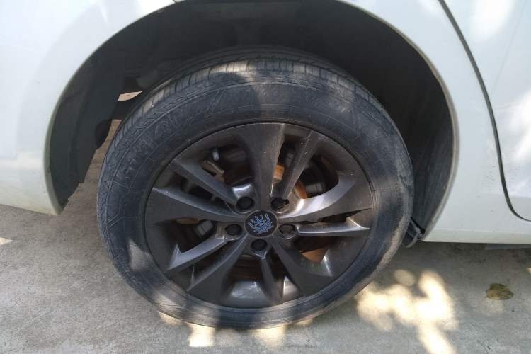 Used BYD Qin New Energy 2018 1.5T Smart Connect Premium Model Right Rear Wheel Hub