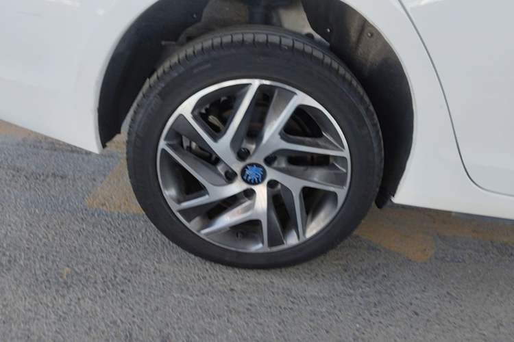 Used BYD Qin New Energy 2018 Qin EV450 Smart Connect Prestige Model Right Rear Wheel Hub