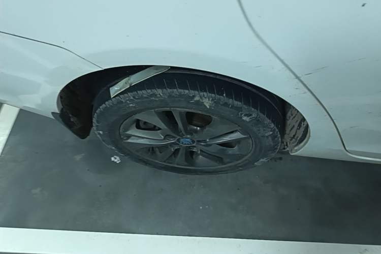 Used BYD Qin New Energy 2018 1.5T Smart Connect Premium Model Right Rear Wheel Hub