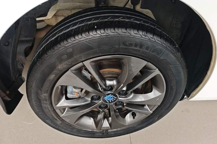 Used BYD Qin New Energy 2018 1.5T Smart Connect Premium Model Right Rear Wheel Hub