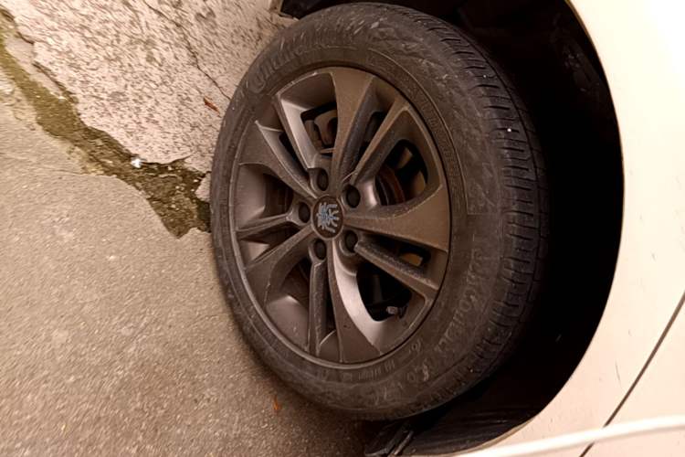 Used BYD Qin New Energy 2018 1.5T Smart Connect Premium Model Right Rear Wheel Hub