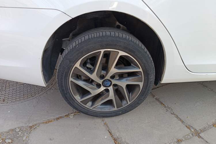 Used BYD Qin New Energy 2018 Qin EV450 Smart Connect Prestige Model Right Rear Wheel Hub