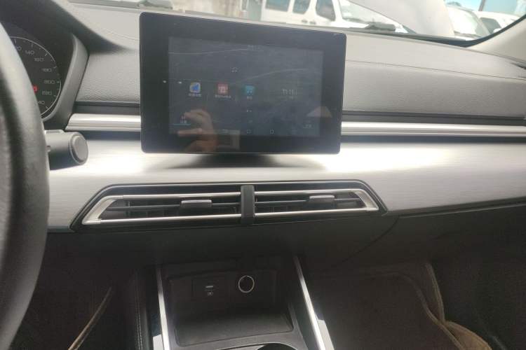 Used BYD Qin New Energy 2019 High-Range Luxury Model Audio And AC Panel
