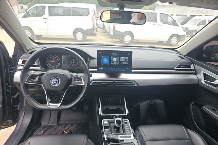 Used BYD Qin New Energy 2019 High-Range Deluxe Model Center Console