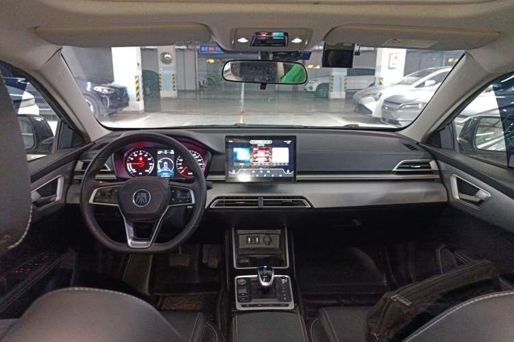 Used BYD Qin New Energy 2019 High-Range Deluxe Model Center Console