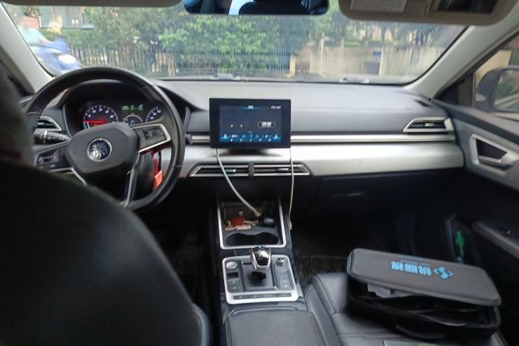 Used BYD Qin New Energy 2019 High-Range Luxury Model Center Console
