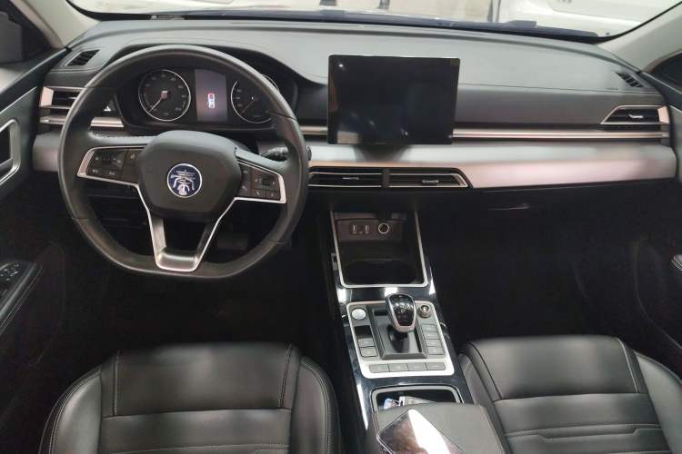 Used BYD Qin New Energy 2019 High-Range Deluxe Model Center Console