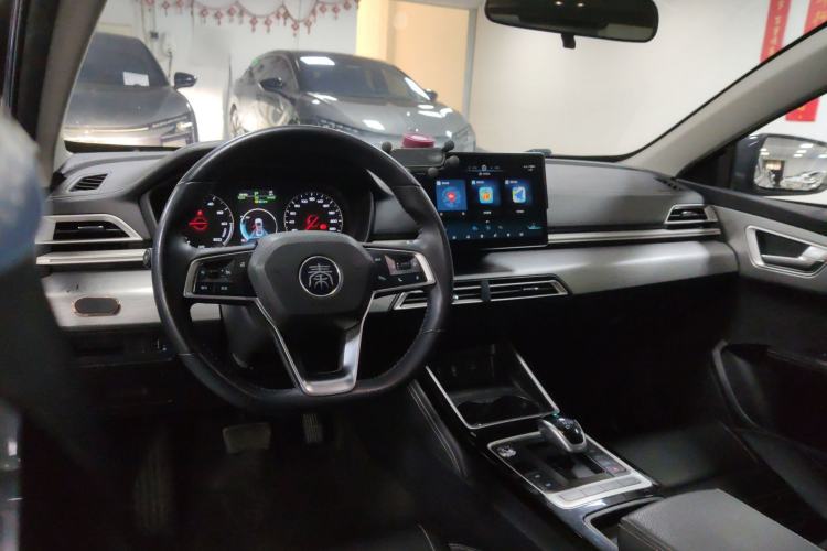 Used BYD Qin New Energy 2019 High-Range Deluxe Model Center Console