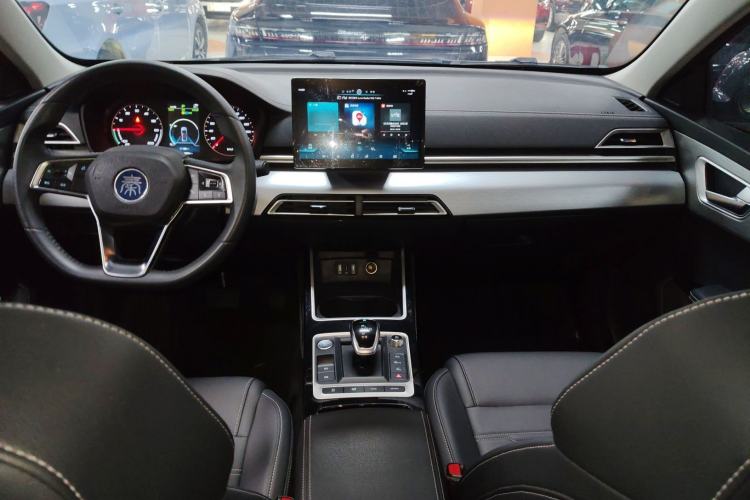 Used BYD Qin New Energy 2019 High-Range Deluxe Model Center Console