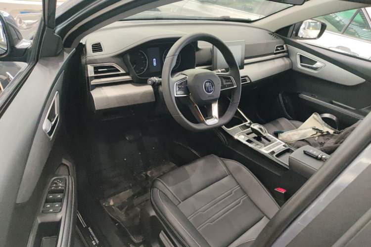 Used BYD Qin New Energy 2019 High-Range Luxury Model Driver Seat