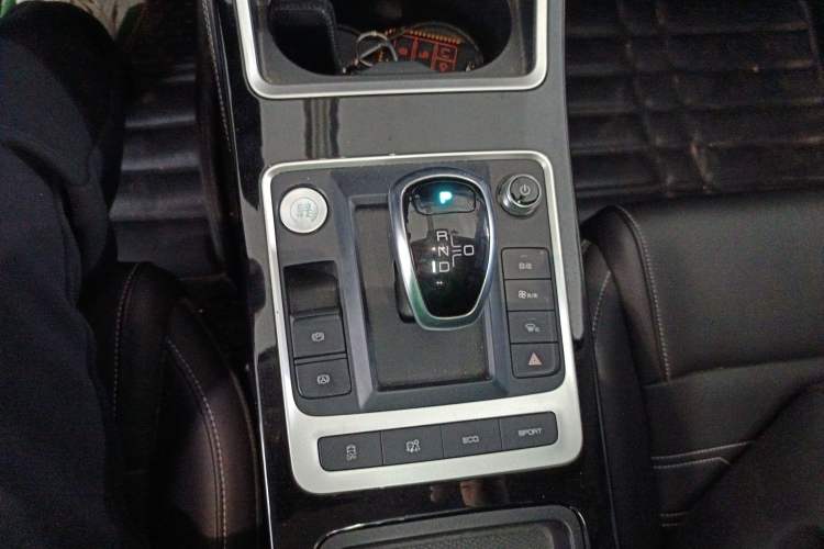 Used BYD Qin New Energy 2019 High-Range Deluxe Model Gear Lever