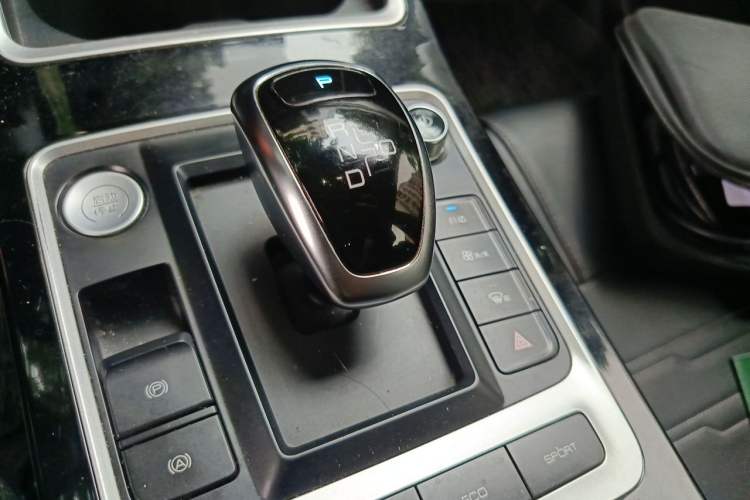 Used BYD Qin New Energy 2019 High-Range Luxury Model Gear Lever