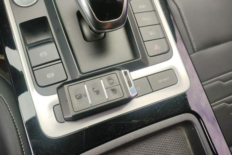 Used BYD Qin New Energy 2019 High-Range Luxury Model Interior 1