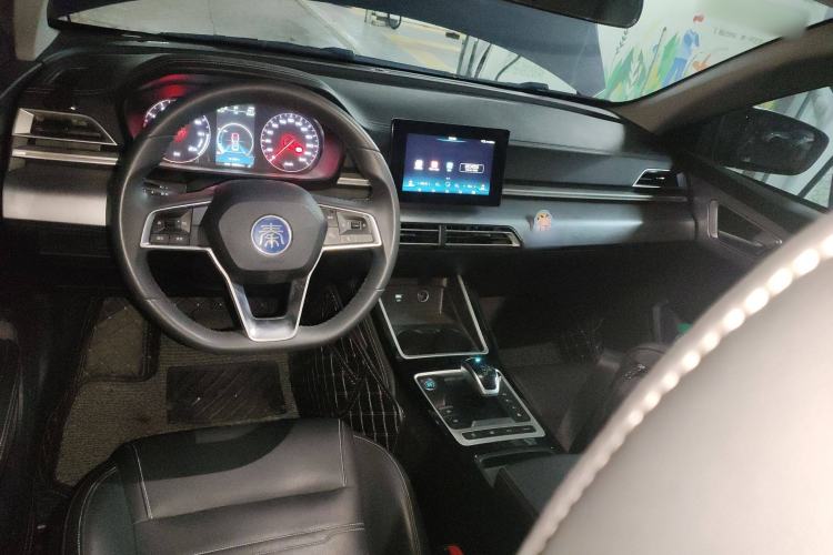 Used BYD Qin New Energy 2019 High-Range Luxury Model Interior 2