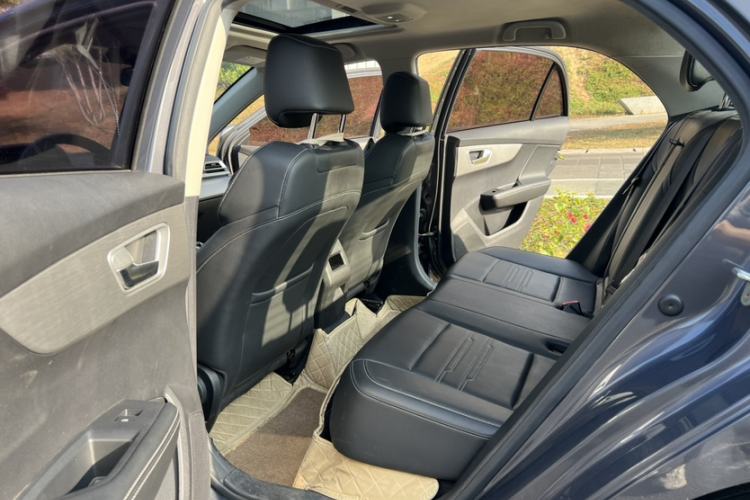 Used BYD Qin New Energy 2019 High-Range Luxury Model Interior 3