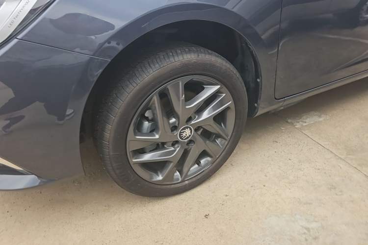 Used BYD Qin New Energy 2019 High-Range Deluxe Model Left Front Wheel Hub