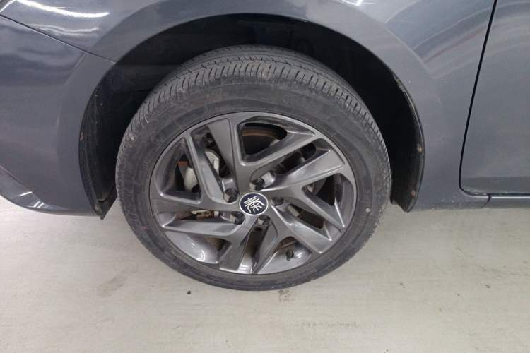 Used BYD Qin New Energy 2019 High-Range Deluxe Model Left Front Wheel Hub