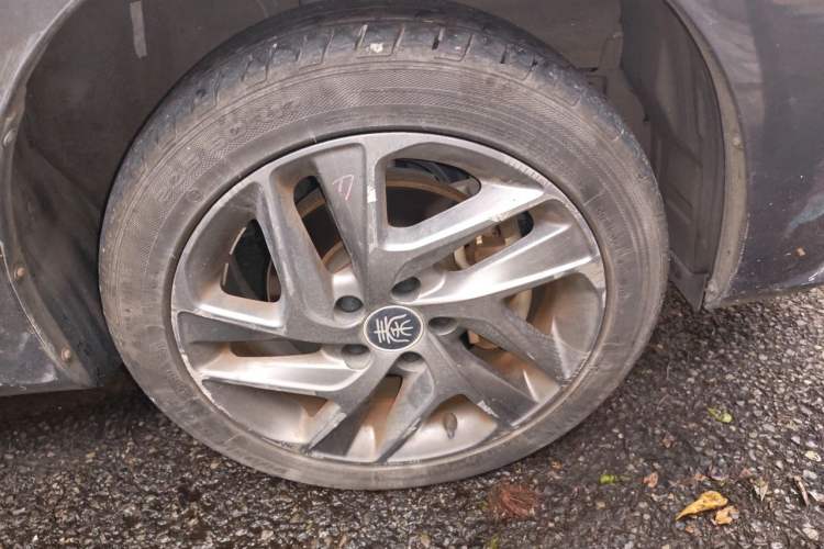 Used BYD Qin New Energy 2019 High-Range Luxury Model Right Front Wheel Hub