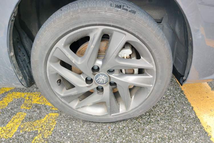 Used BYD Qin New Energy 2019 High-Range Luxury Model Right Front Wheel Hub