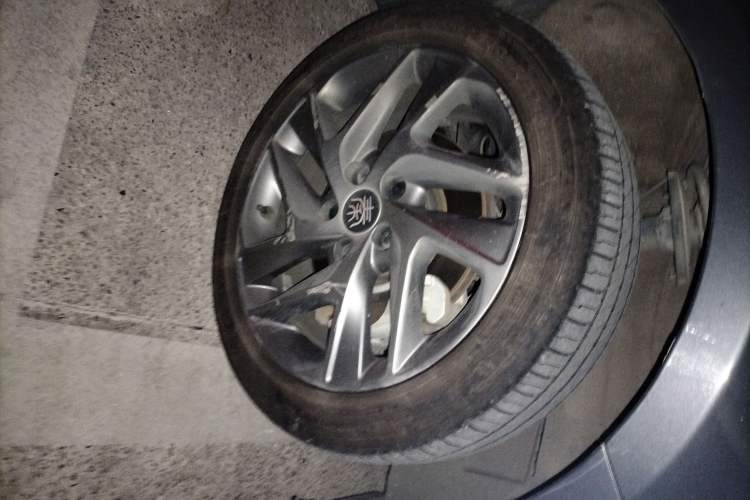 Used BYD Qin New Energy 2019 High-Range Deluxe Model Right Front Wheel Hub