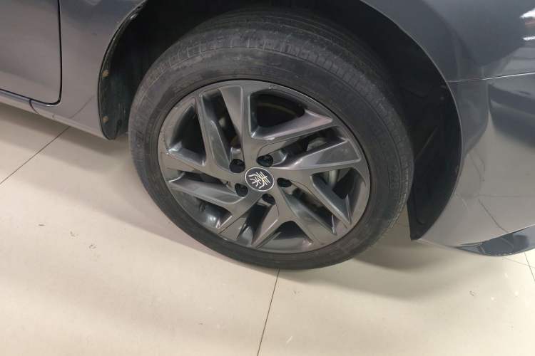 Used BYD Qin New Energy 2019 High-Range Deluxe Model Right Front Wheel Hub