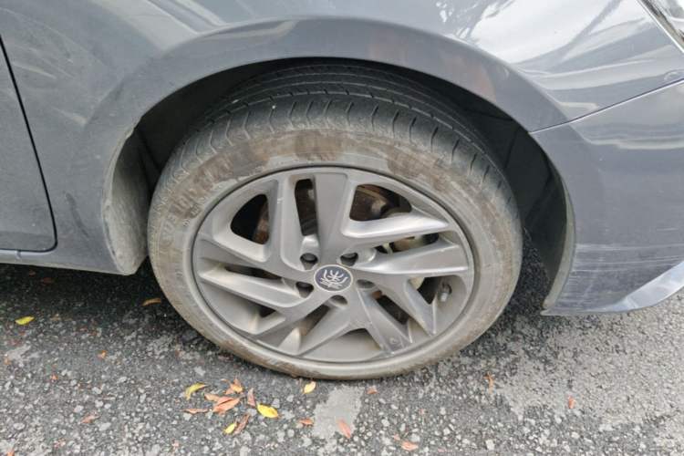 Used BYD Qin New Energy 2019 High-Range Luxury Model Right Front Wheel Hub