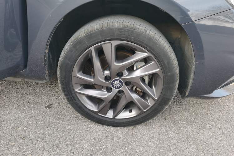 Used BYD Qin New Energy 2019 High-Range Deluxe Model Right Front Wheel Hub