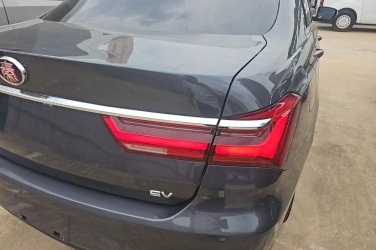 Used BYD Qin New Energy 2019 High-Range Deluxe Model Right Rear Taillight