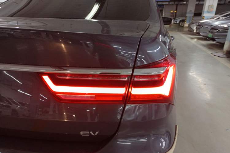 Used BYD Qin New Energy 2019 High-Range Deluxe Model Right Rear Taillight