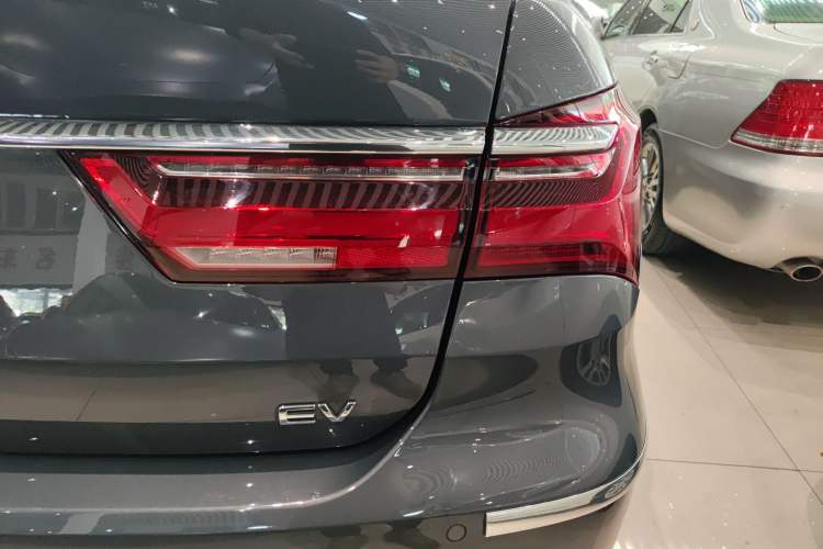 Used BYD Qin New Energy 2019 High-Range Luxury Model Right Rear Taillight