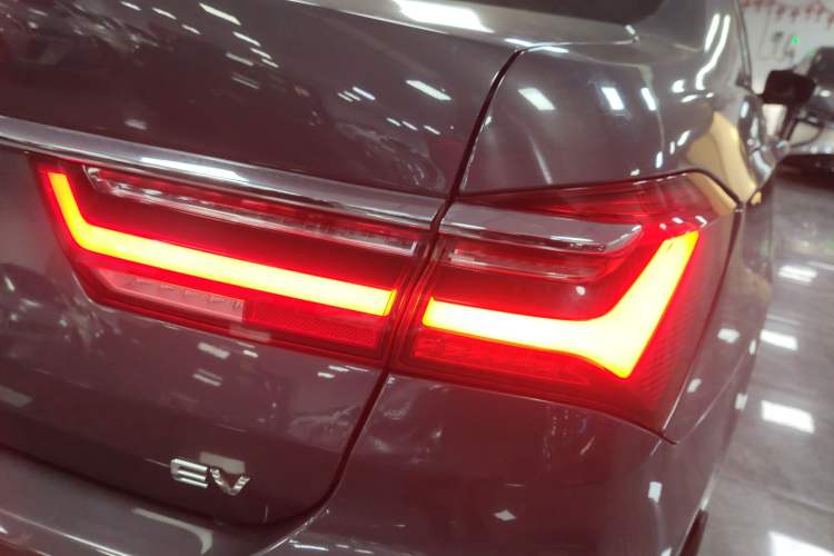 Used BYD Qin New Energy 2019 High-Range Deluxe Model Right Rear Taillight