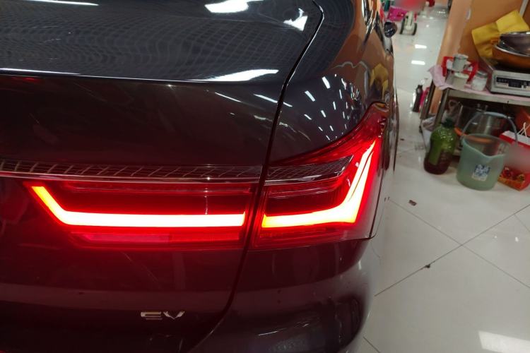 Used BYD Qin New Energy 2019 High-Range Deluxe Model Right Rear Taillight