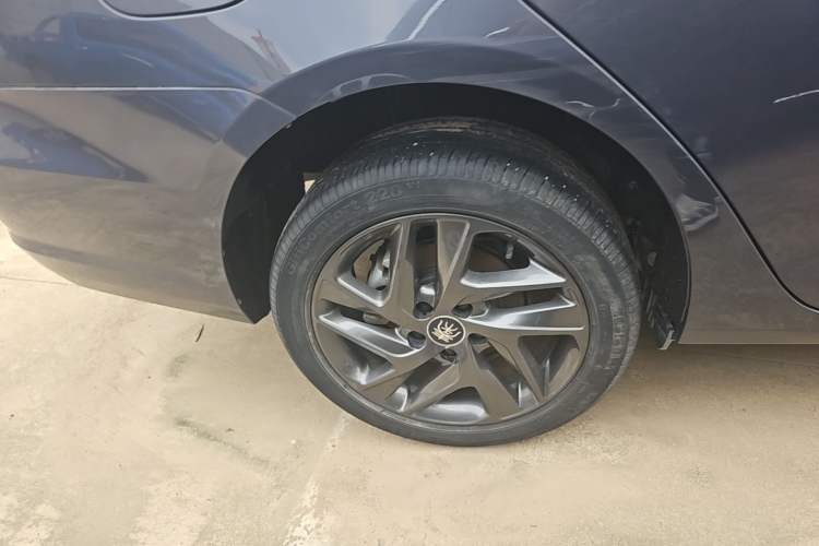 Used BYD Qin New Energy 2019 High-Range Deluxe Model Right Rear Wheel Hub