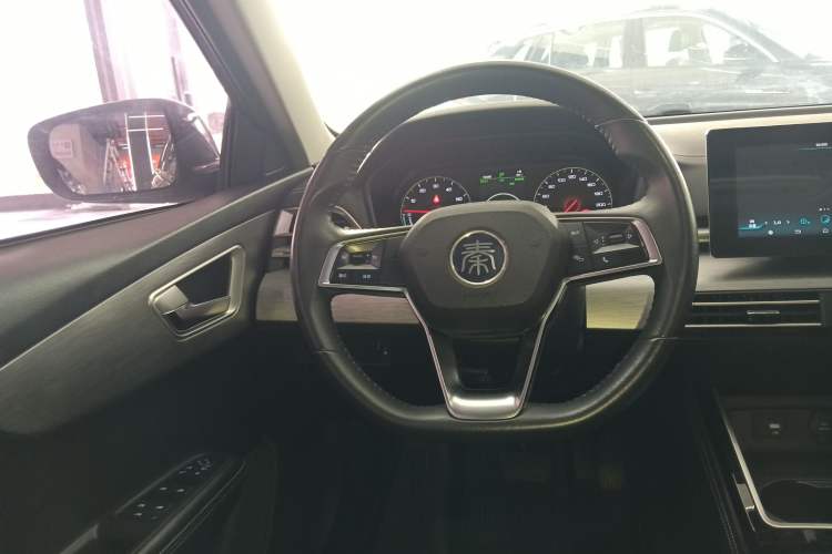 Used BYD Qin New Energy 2019 High-Range Luxury Model Steering Wheel