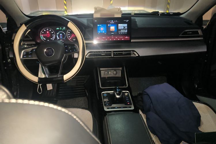 Used BYD Qin New Energy 2019 High-Range Deluxe Model Center Console