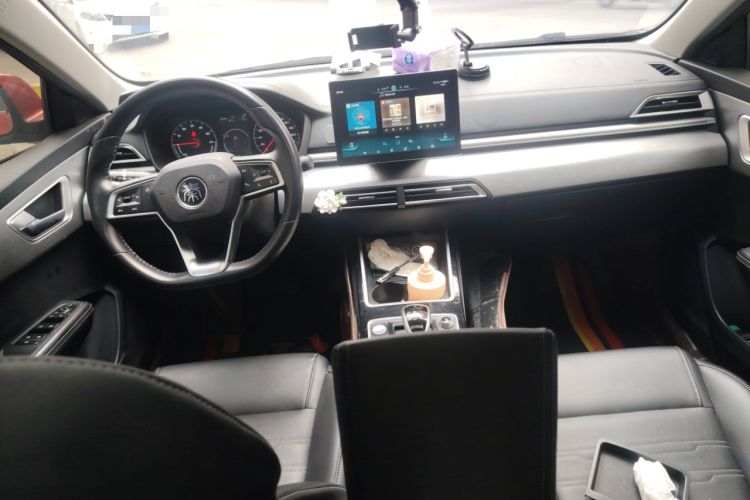 Used BYD Qin New Energy 2019 High-Range Deluxe Model Center Console