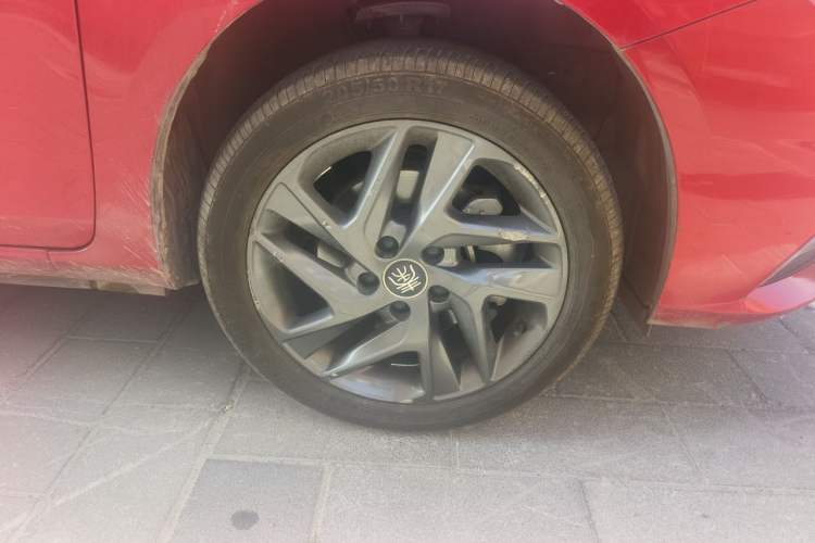 Used BYD Qin New Energy 2019 High-Range Deluxe Model Right Front Wheel Hub