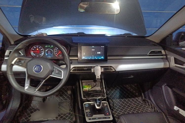 Used BYD Qin New Energy 2019 High-Range Luxury Model Center Console