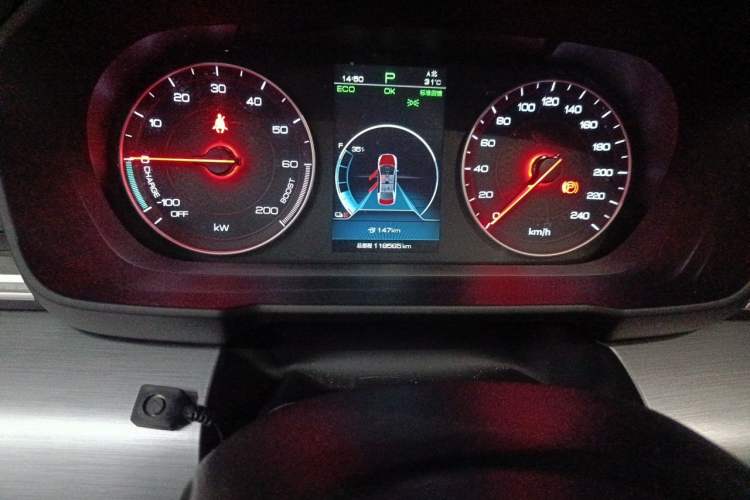 Used BYD Qin New Energy 2019 High-Range Luxury Model Odometer Close Up
