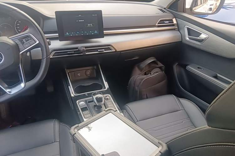 Used BYD Qin New Energy 2019 High-Range Luxury Model Audio And AC Panel