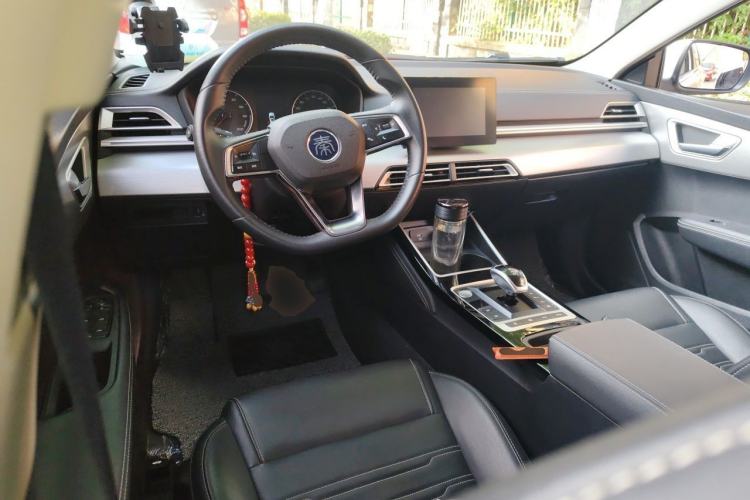 Used BYD Qin New Energy 2019 High-Range Luxury Model Center Console