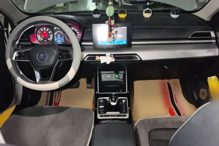 Used BYD Qin New Energy 2019 High-Range Luxury Model Center Console