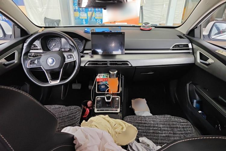 Used BYD Qin New Energy 2019 High-Range Deluxe Model Center Console