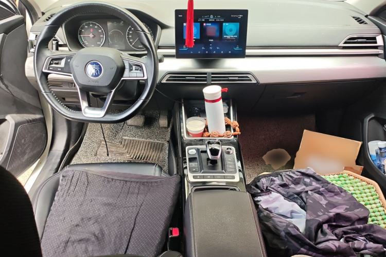 Used BYD Qin New Energy 2019 High-Range Deluxe Model Center Console